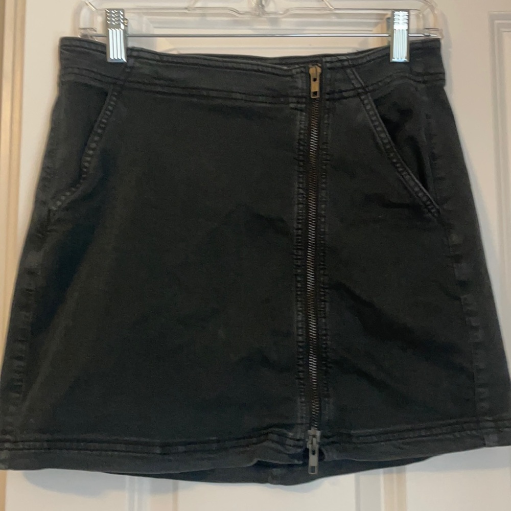 American Eagle black mini skirt size 6